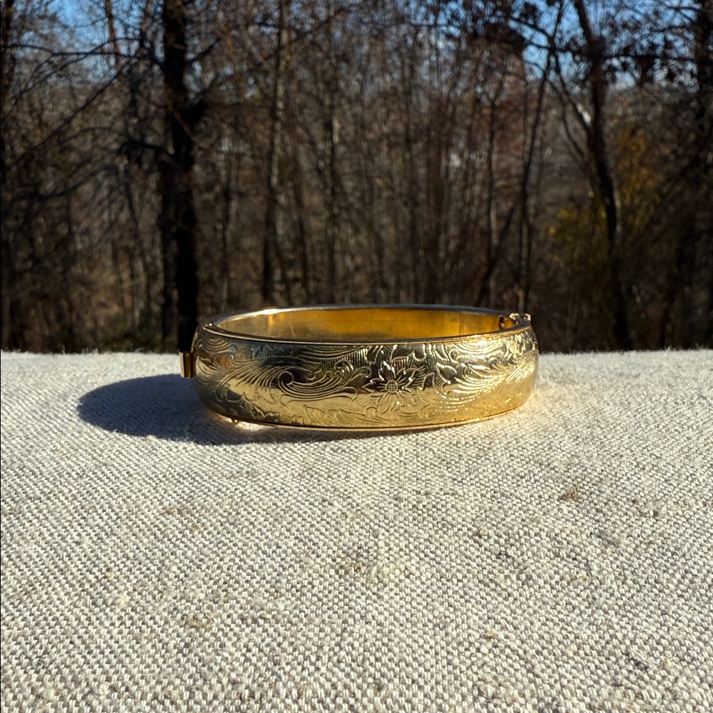 Rare Vintage Gold Tone Silpada Engraved Textured Floral Bracelet 49$